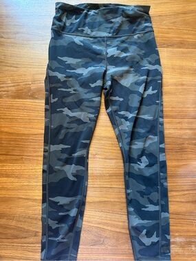 Athleta Ultimate 7/8 Tight in Green Camo